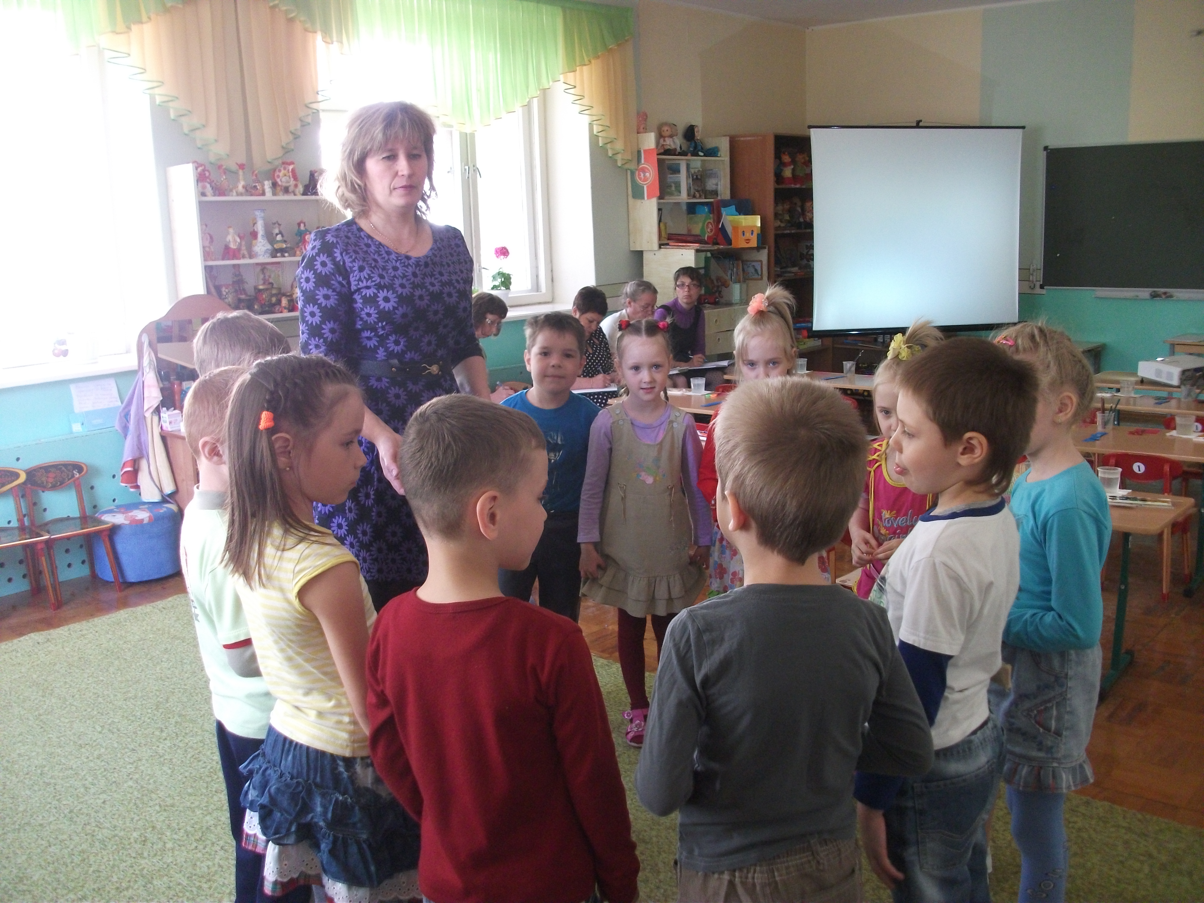 НОД в старшей группе По дорожкам радуги.