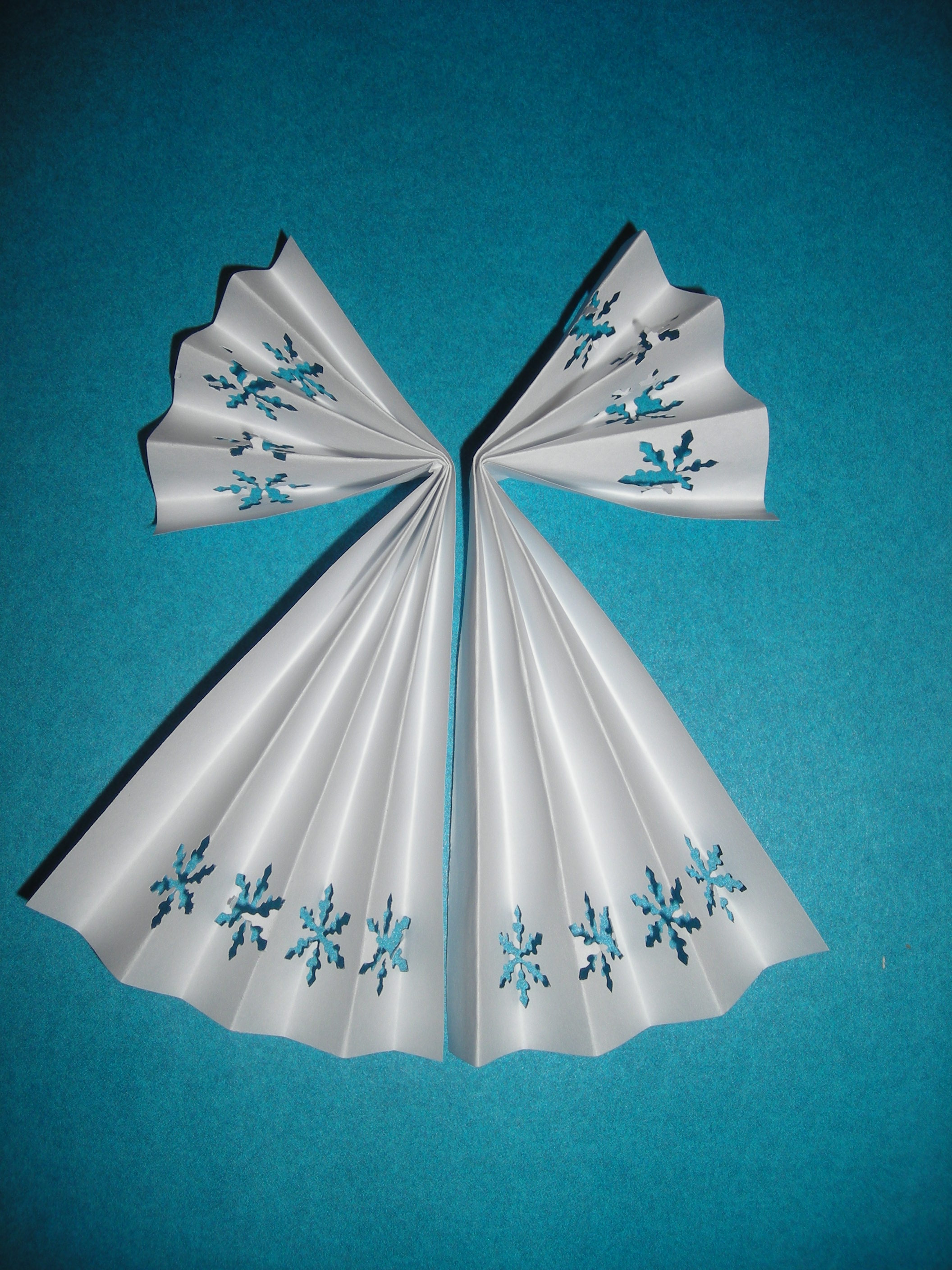 Мастер класс Рождественский ангел (пошаговая инструкция по изготовлению поделки из бумаги.