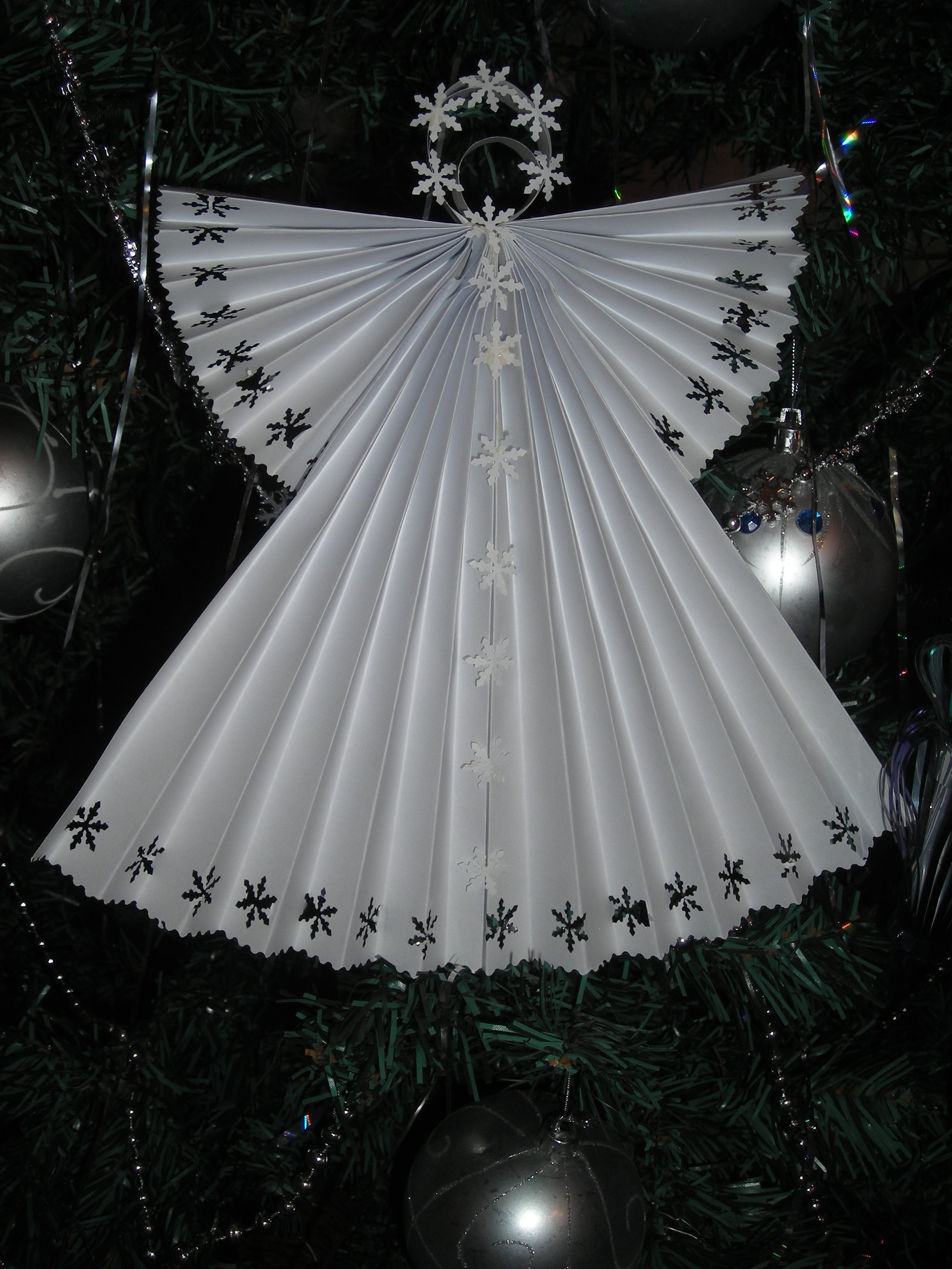 Мастер класс Рождественский ангел (пошаговая инструкция по изготовлению поделки из бумаги.