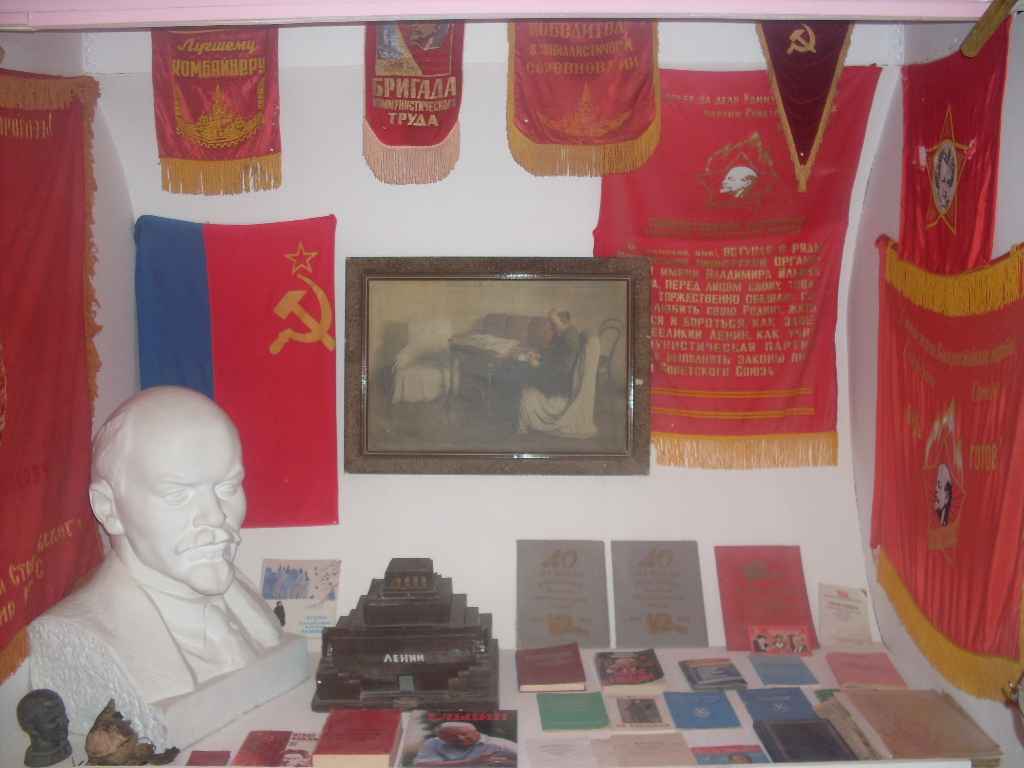 Школьный музей истории и народного быта - центр воено-патриотического воспитания.