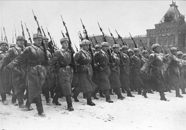 Внеклассное мероприятие «7 ноября - день воинской славы России. День проведения военного парада на Красной площади 1941 года».