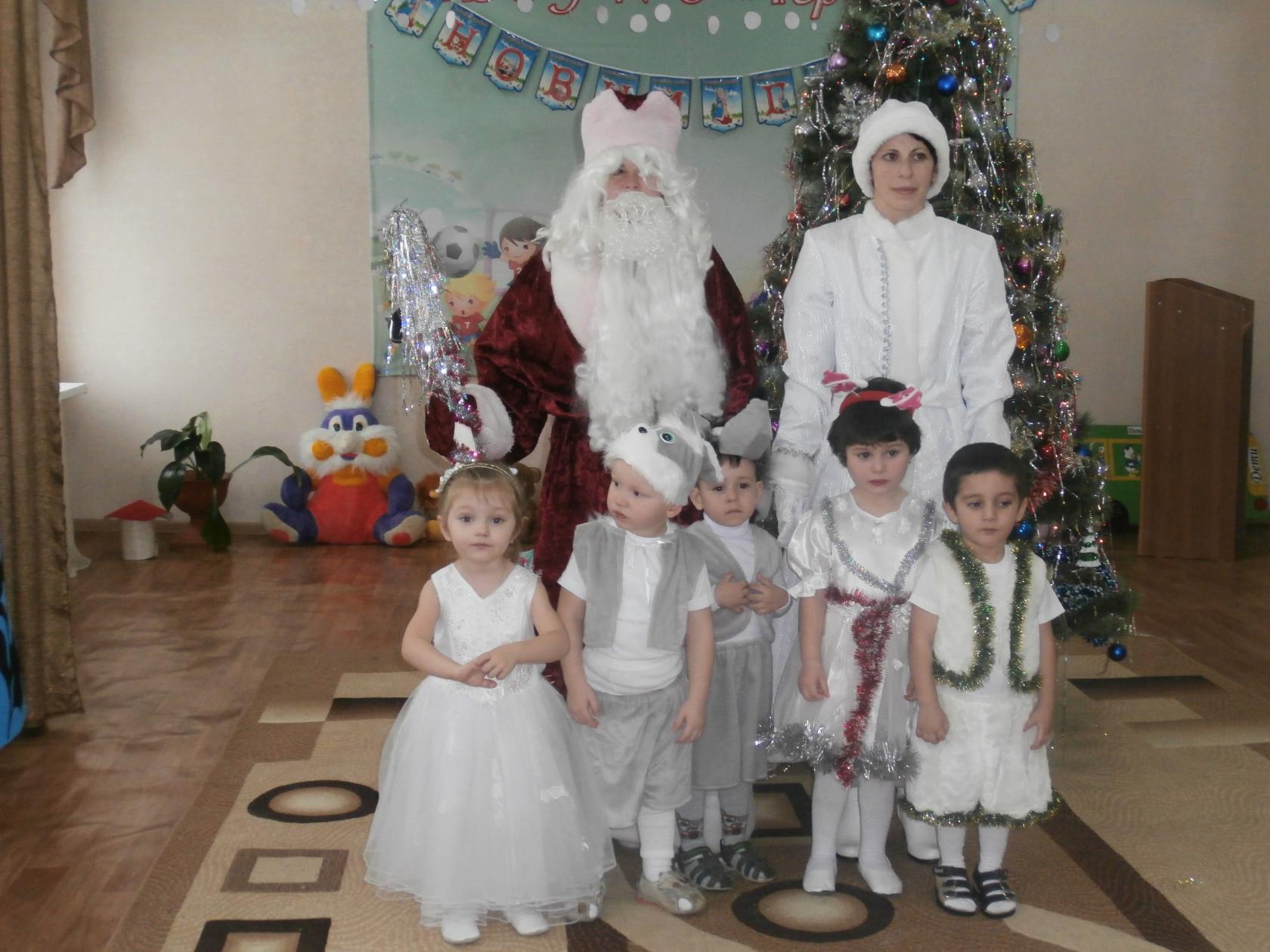 Сценарий новогоднего праздника для детей 2–3 лет (первая младшая группа)