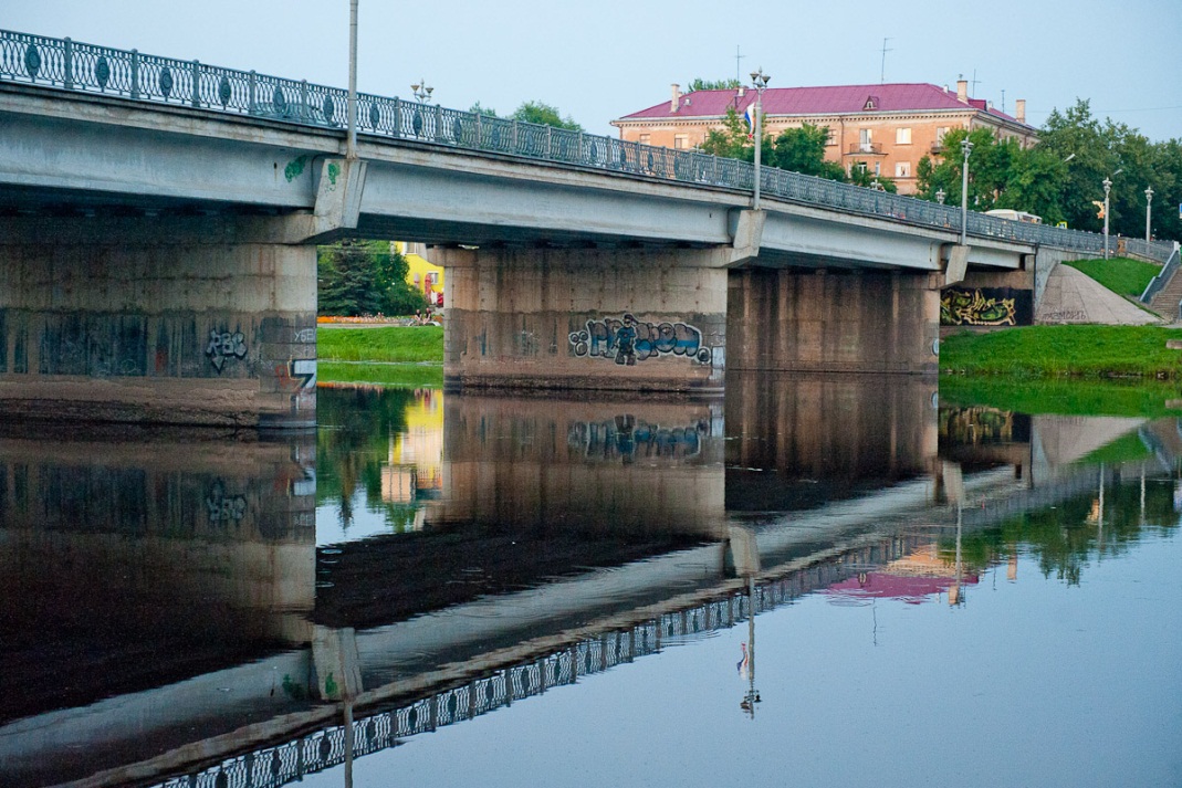 Великих луках на 3 дня. Ловать мост Великие Луки. Центральный мост Великие Луки. Мост и река в г.Великие Луки. Великие Луки крепость с моста.