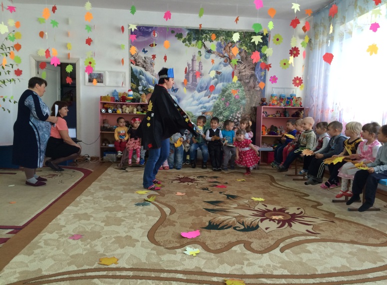 Музыкальное развлечение для детей мини-центра «Праздник осени»