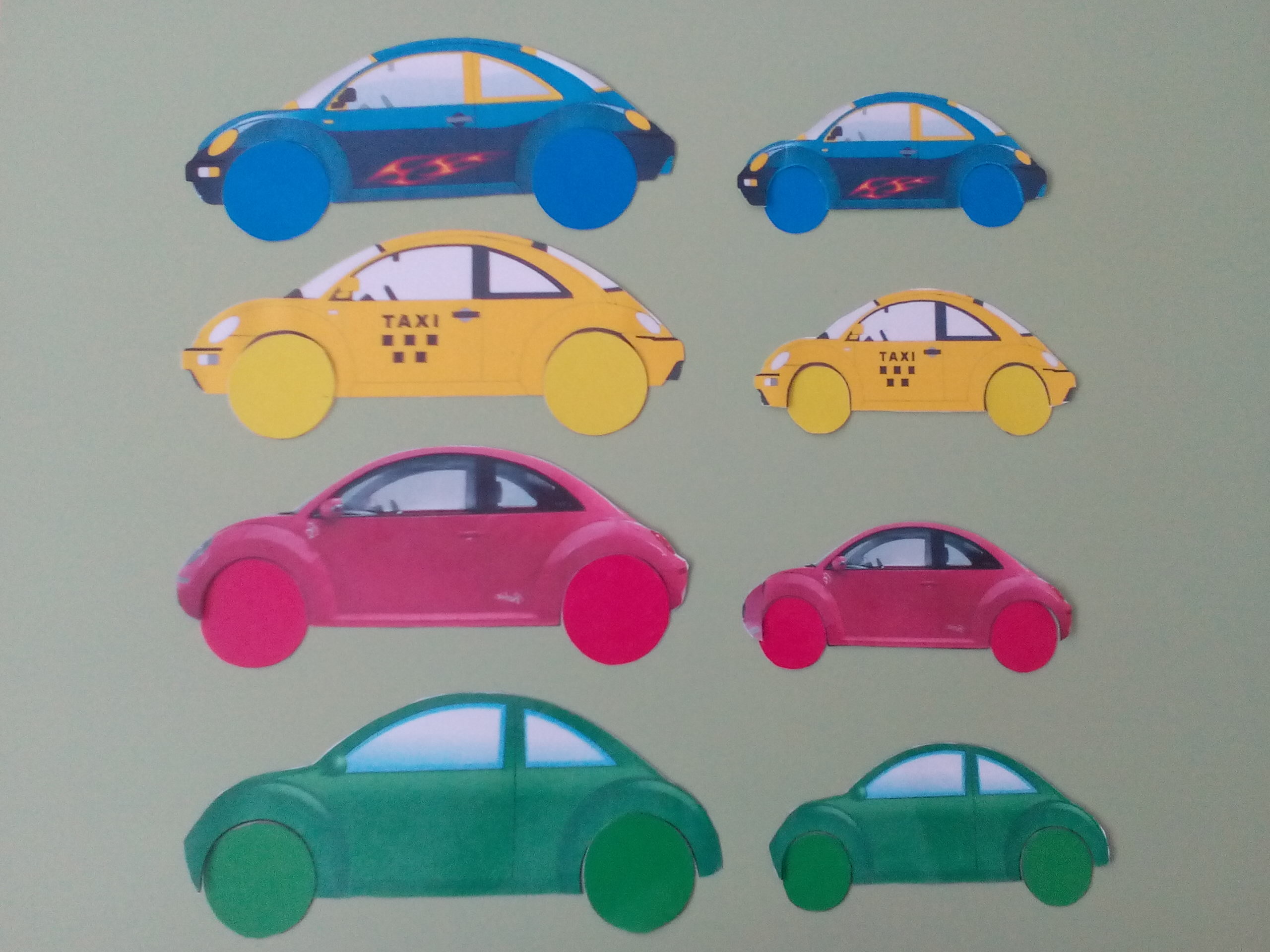 Машинки разного цвета