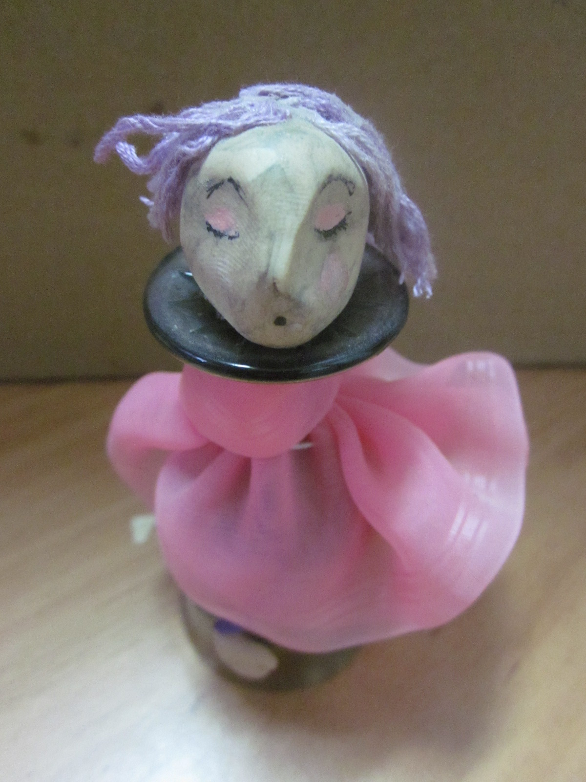 Методическая разработка занятий  по теме: «Создание авторской куклы- колокольчика в 1 классе ДХШ»