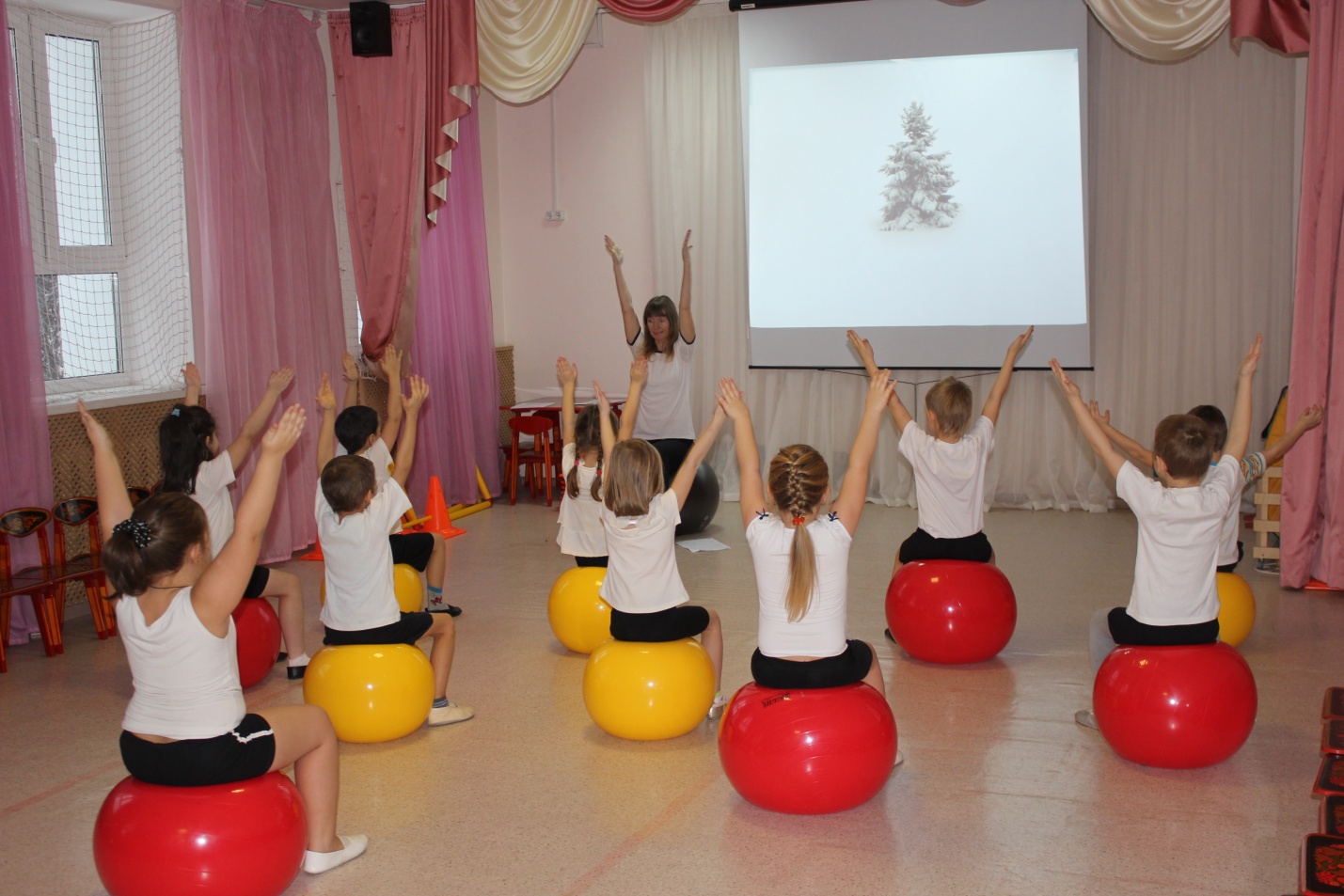 Открытое занятие по физической культуре с использованием игровых модулей, гимнастических мячей-фитболов и ИКТ для детей старшего дошкольного возраста