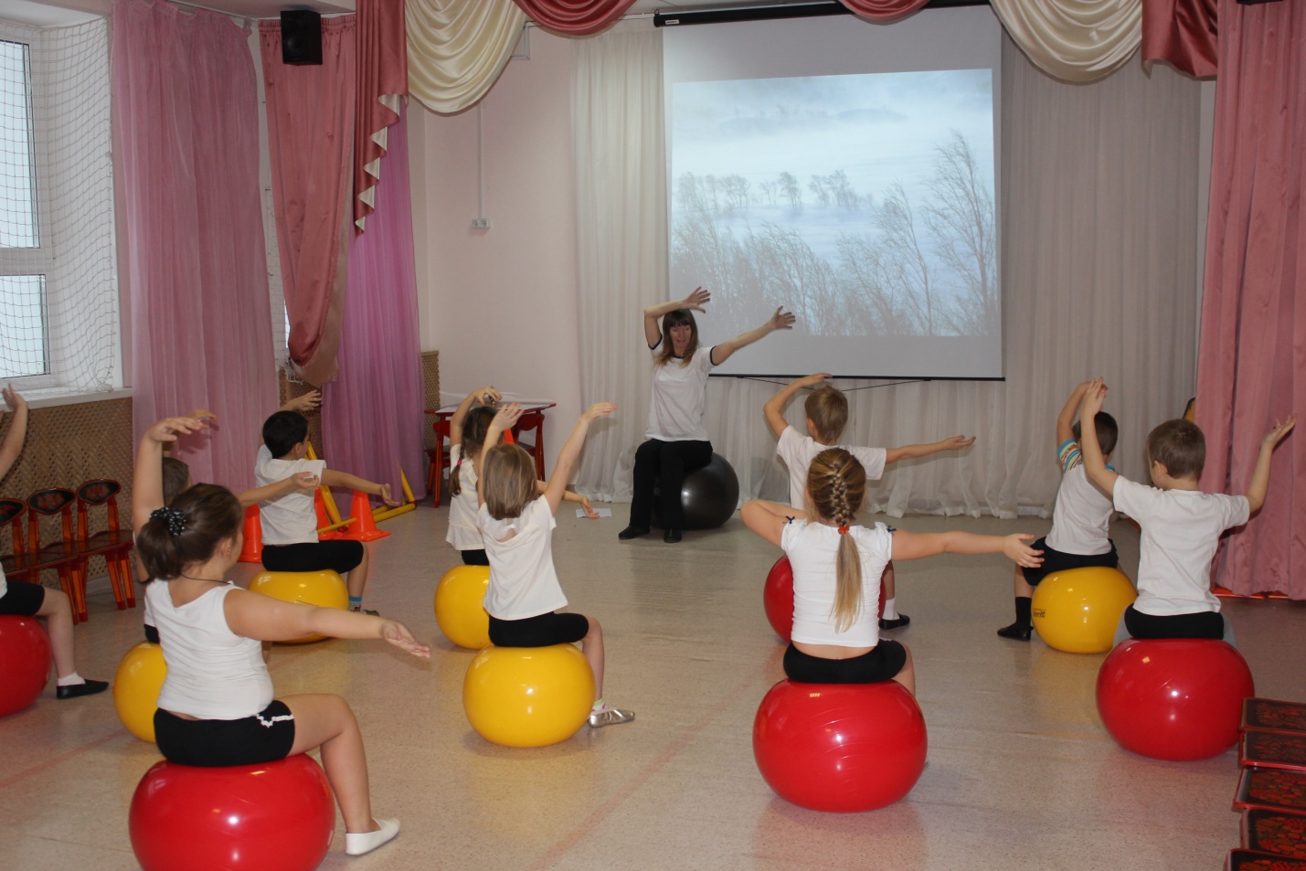 Открытое занятие по физической культуре с использованием игровых модулей, гимнастических мячей-фитболов и ИКТ для детей старшего дошкольного возраста