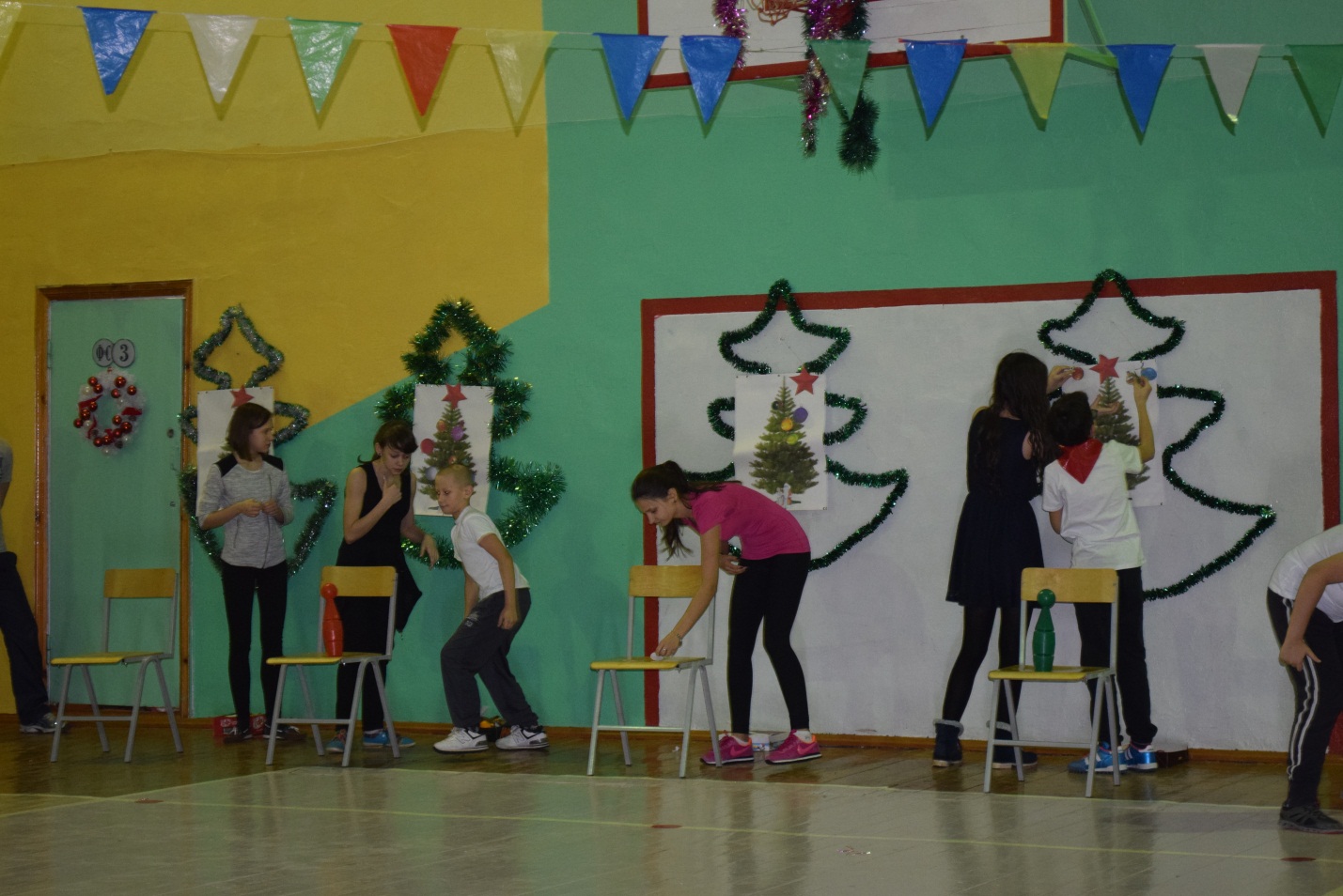 Внеклассное мероприятие по физической культуре Новогодние стартыдля учащихся 4 классов
