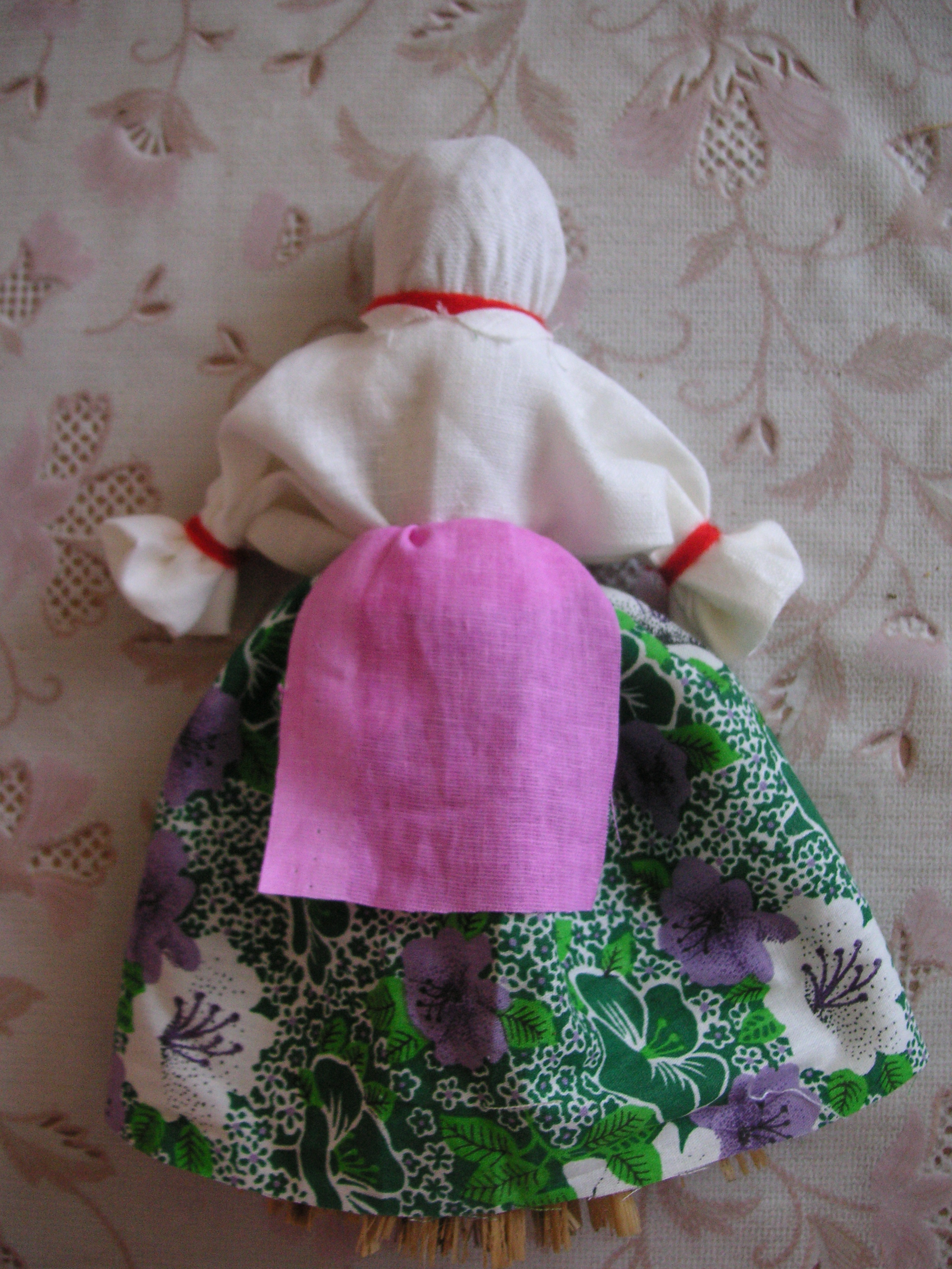 Открытый урок по технологии Изготовление обереговой куклы Веничек благополучия
