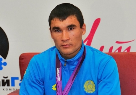Боксер олимпийский чемпион С.Сапиев