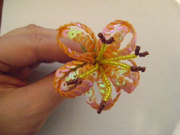 Мастер-класс «Изготовления цветов «Лилии» в технике плетения из пайеток»
