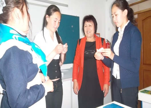 Разработка урока по казахскому языку на тему Сөздердің байланысу түрлері