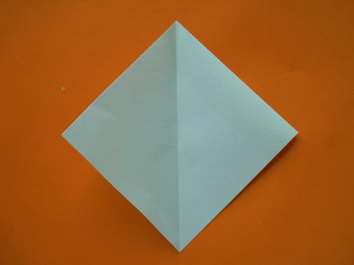 Внеклассное мероприятие по теме: Подарок к 8 марта. Работа с бумагой в технике оригами.Тюльпан.