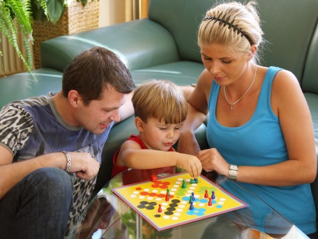 Консультация для родителей на тему: « Игры с ребенком в домашних условиях»