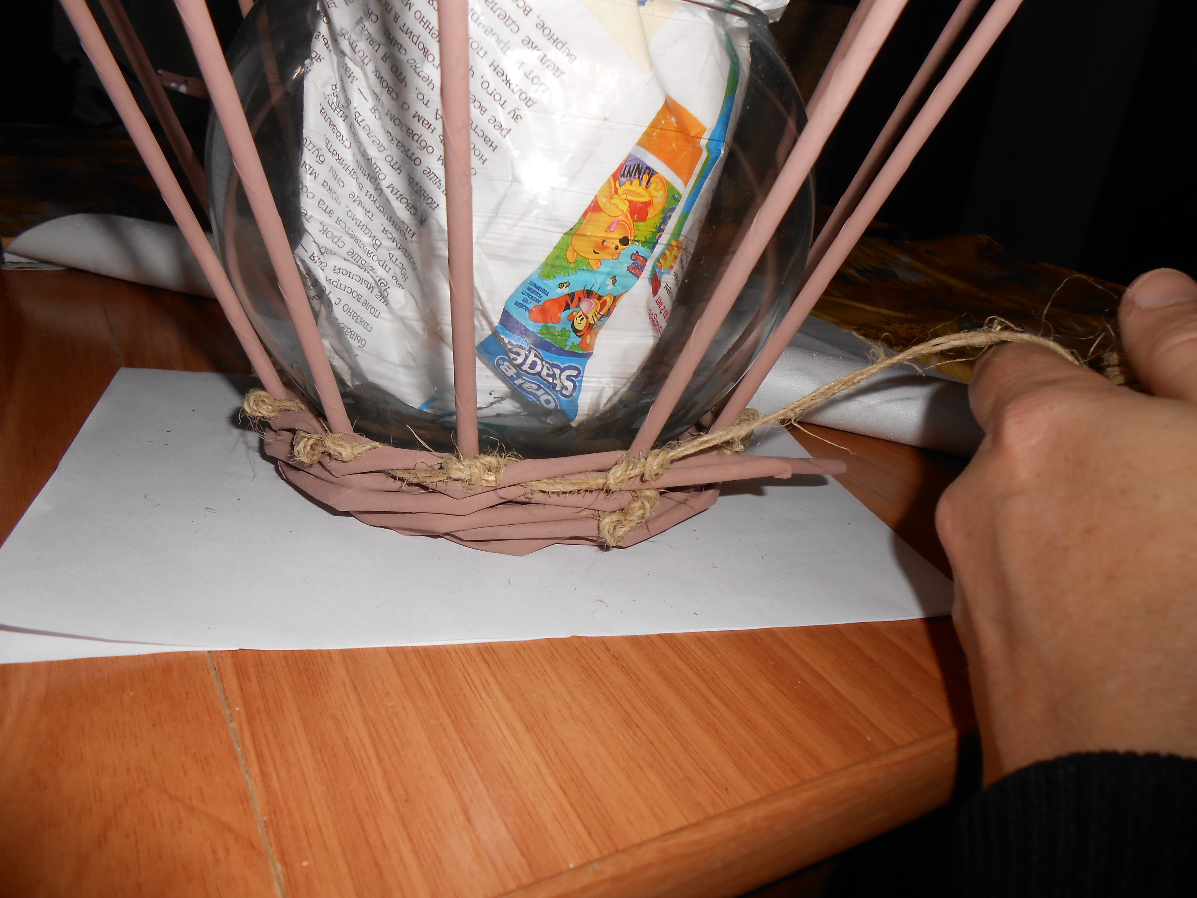 Мастер-класс по плетению из бумажных трубочек с декором из шпагата