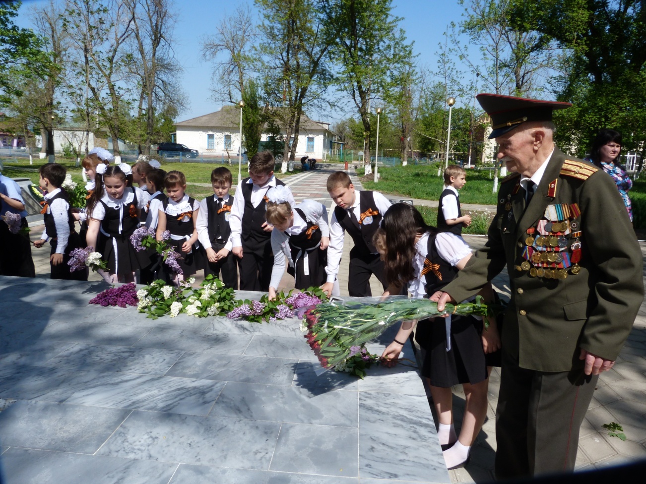 Погода ст нововеличковская. Памятники в станице Нововеличковской. Памятник в Нововеличковской. Достопримечательности станицы Нововеличковской. Школа 30 Нововеличковская.