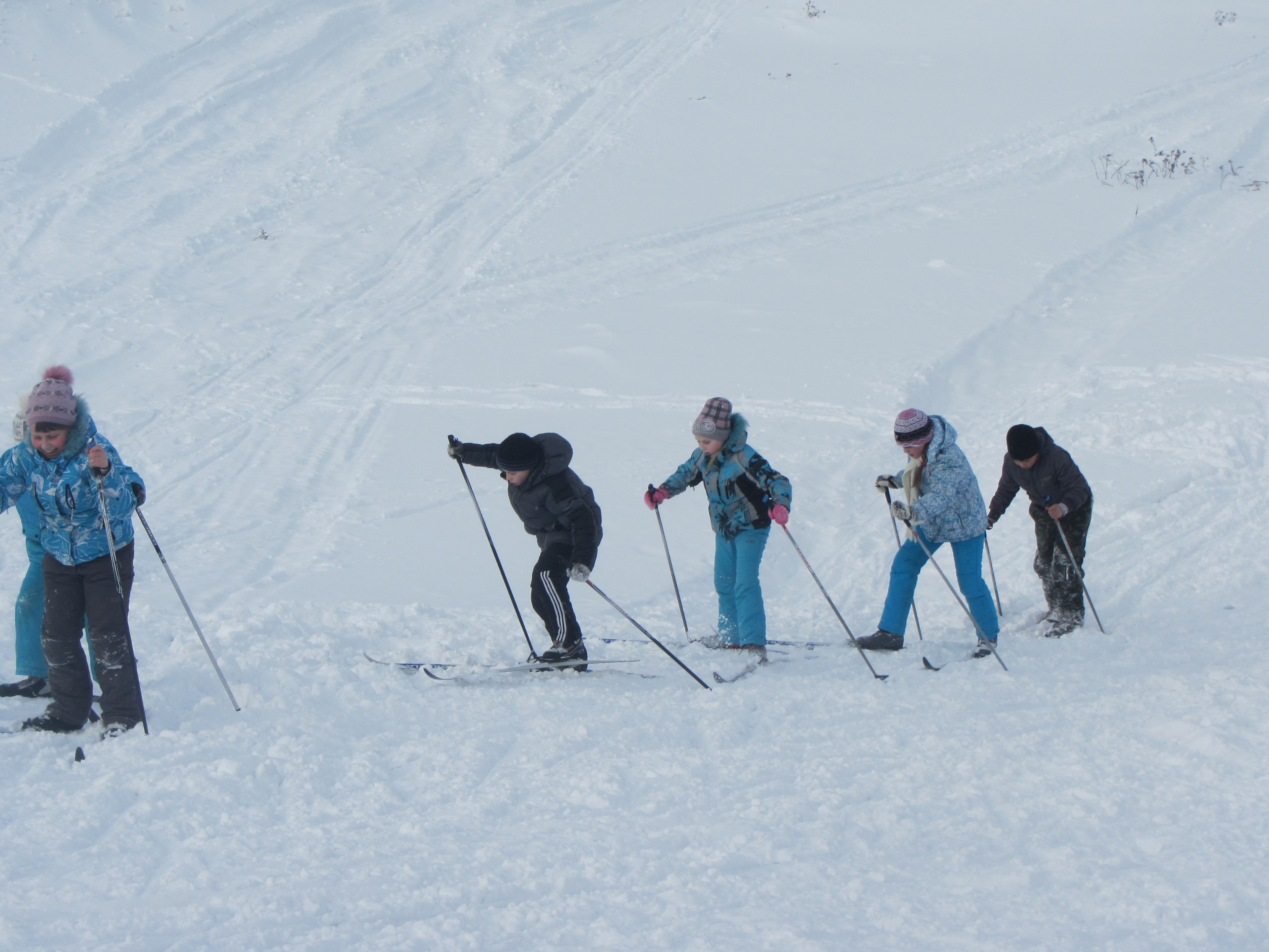 Внеурочное мероприятие Зимние забавы на лыжах