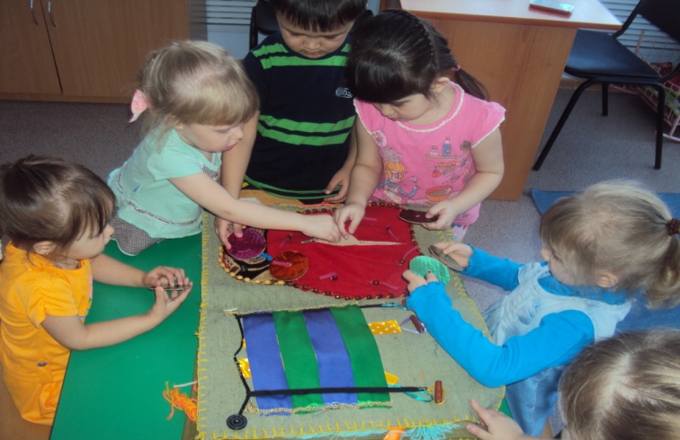 Исследовательская работа с детьми Цветные лоскутки