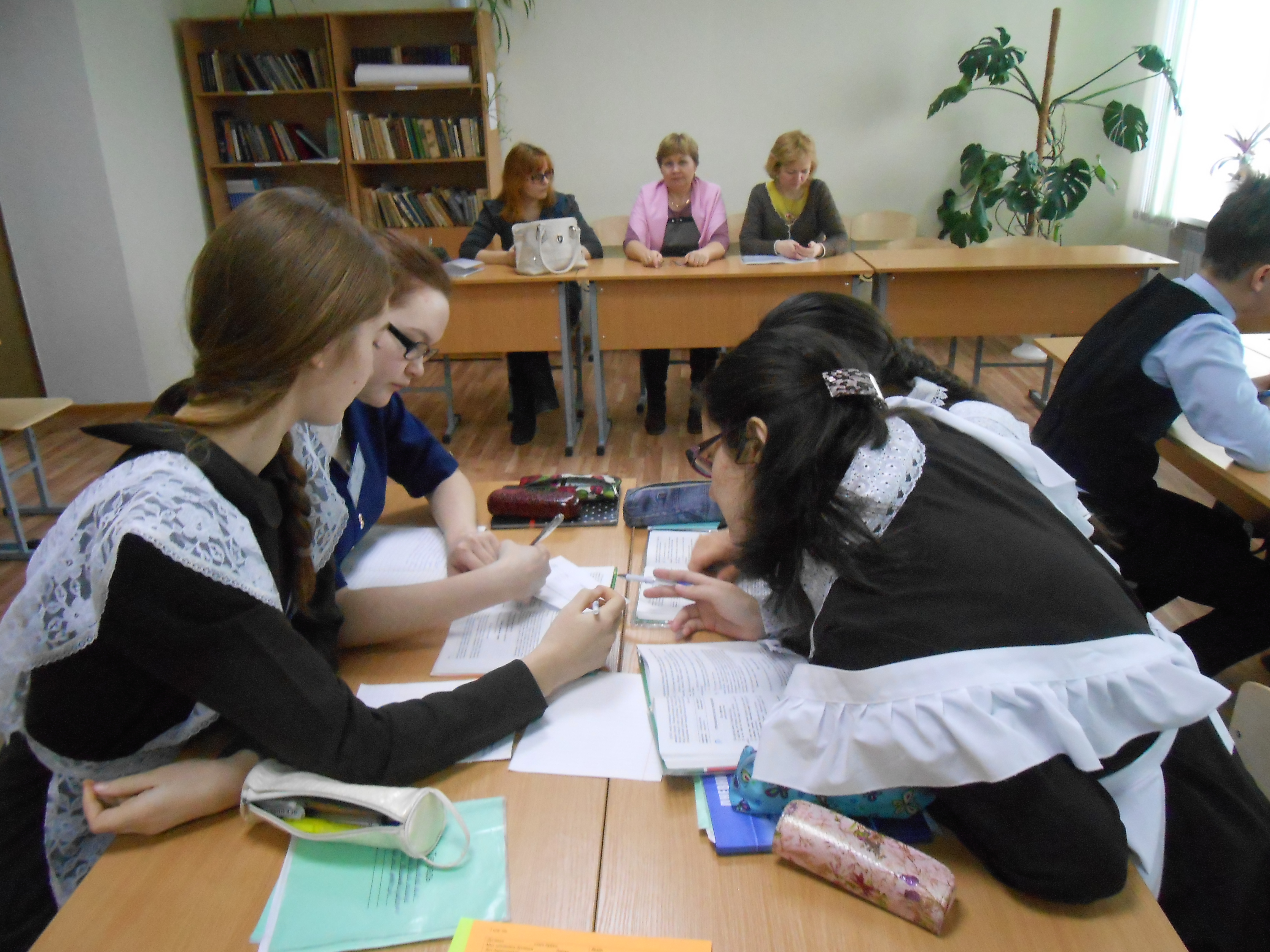 Открытый урок по татарскому языку в 10 классе по теме Бәйлек һәм бәйлек сүзләр