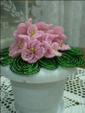 Мастер-класс по изготовлению цветка фиалки из бисера.