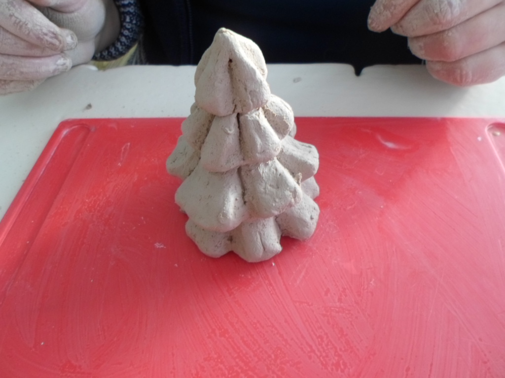 Мастер-класс «В мастерской глиняной игрушки» по теме «Изготовление ёлочки»