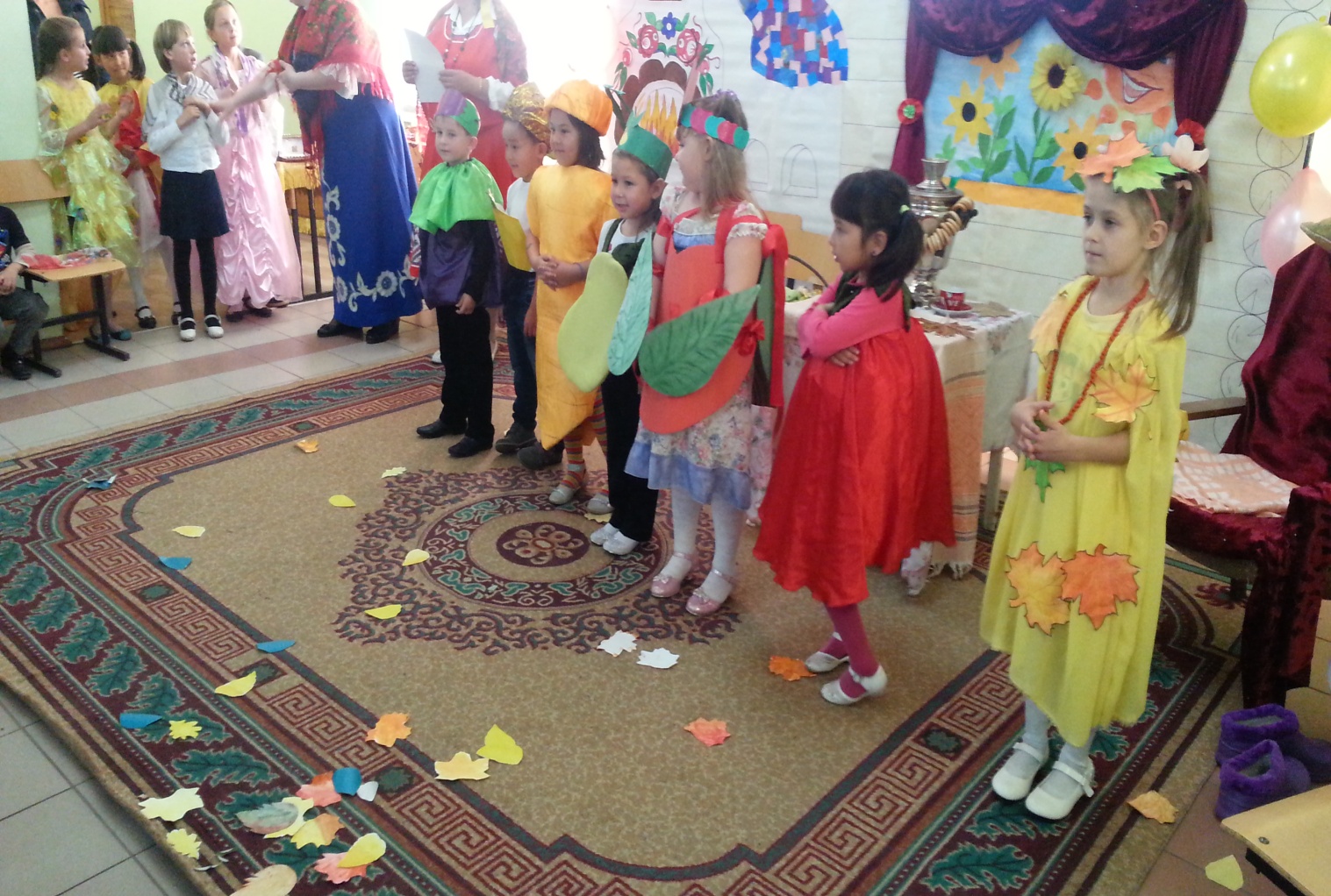 Сценарий утренника в начальной школе Разноцветные краски осени