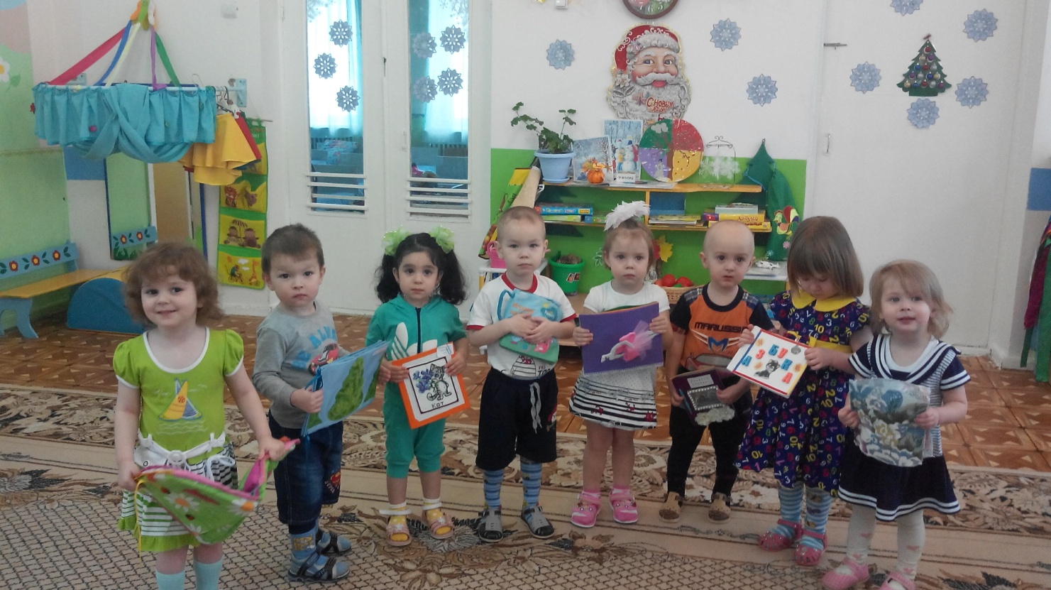 Презентация проекта дошкольного образования на тему: Книжки-малышки (1 мл группа)