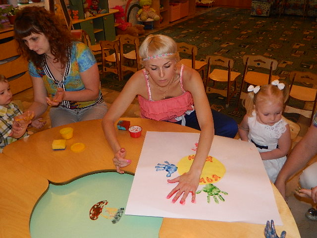 Рисуем ясли. Творческие занятия в яслях. Рисование совместно с родителями. Рисование ясли. Творческое занятие на тему семья.