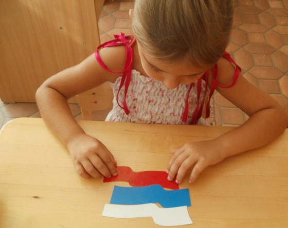 НОД (интегрированное занятие для детей старшего дошкольного возраста) на тему: Белый, синий, красный.