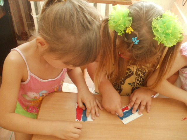 НОД (интегрированное занятие для детей старшего дошкольного возраста) на тему: Белый, синий, красный.