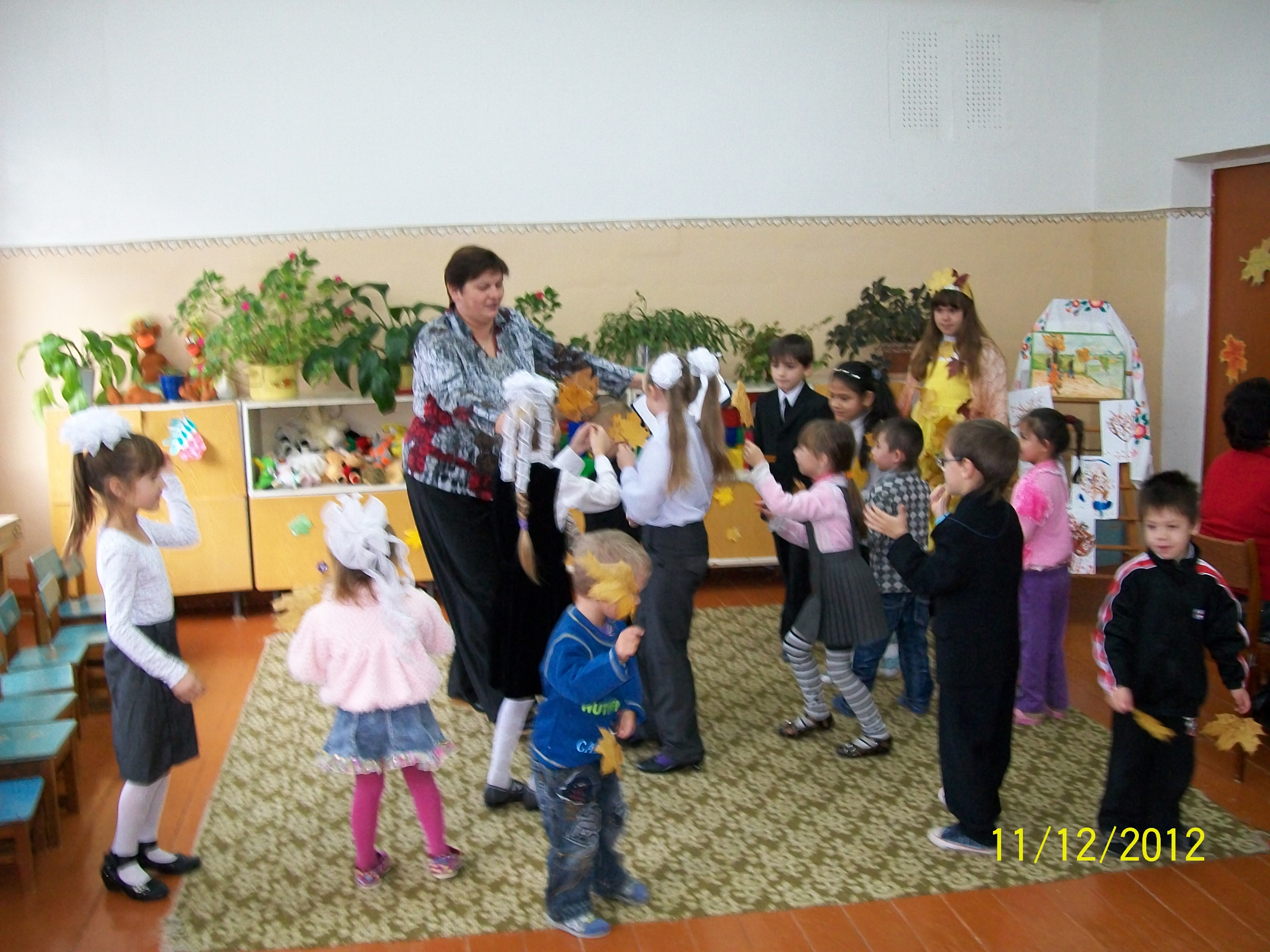 Праздник в дошкольной группе Золотые краски Осени,подготовленный учащимися начальной школы