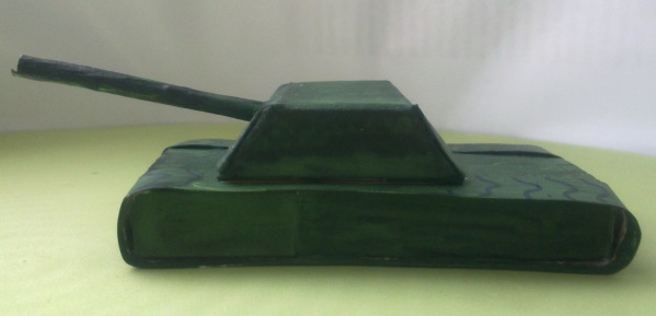 Методический материал по технологии Модель танка из спичечных коробков Вариант №1