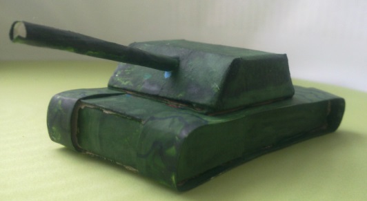 Методический материал по технологии Модель танка из спичечных коробков Вариант №1