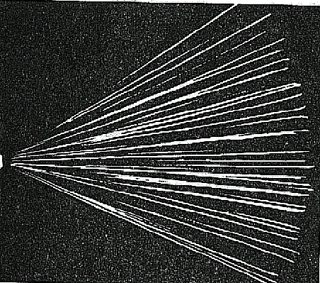 На каких фотографиях изображены треки частиц движущихся в магнитном поле
