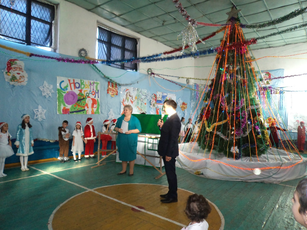 Сценарий новогодней елки (начальная школа) Чудеса у новогодней елки