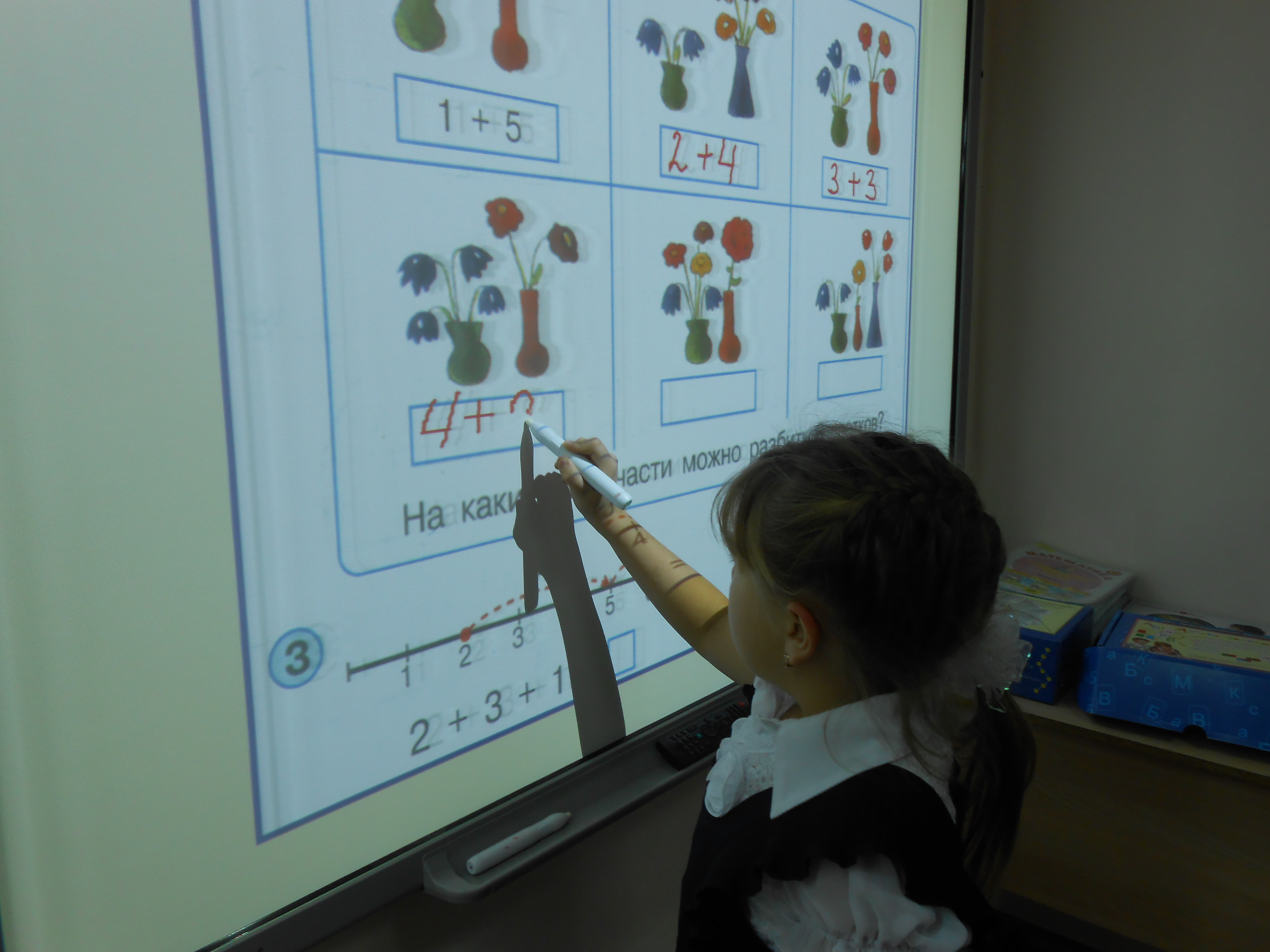 Технологии на уроке математики в начальной школе. Интерактивная доска для школы. Интерактивная доска для дошкольников. Интерактивная доска на уроке. Интерактивная доска для детей с ОВЗ.