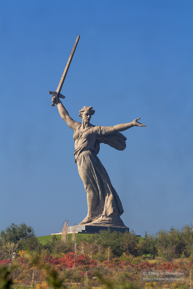 Заочная экскурсия по известным памятникам России