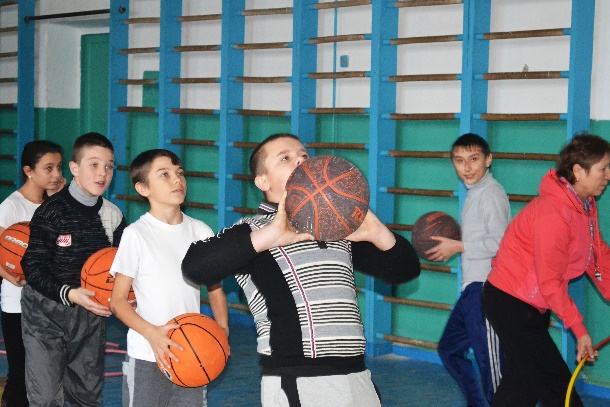 Урок-соревнование по баскетболу в 6 классе