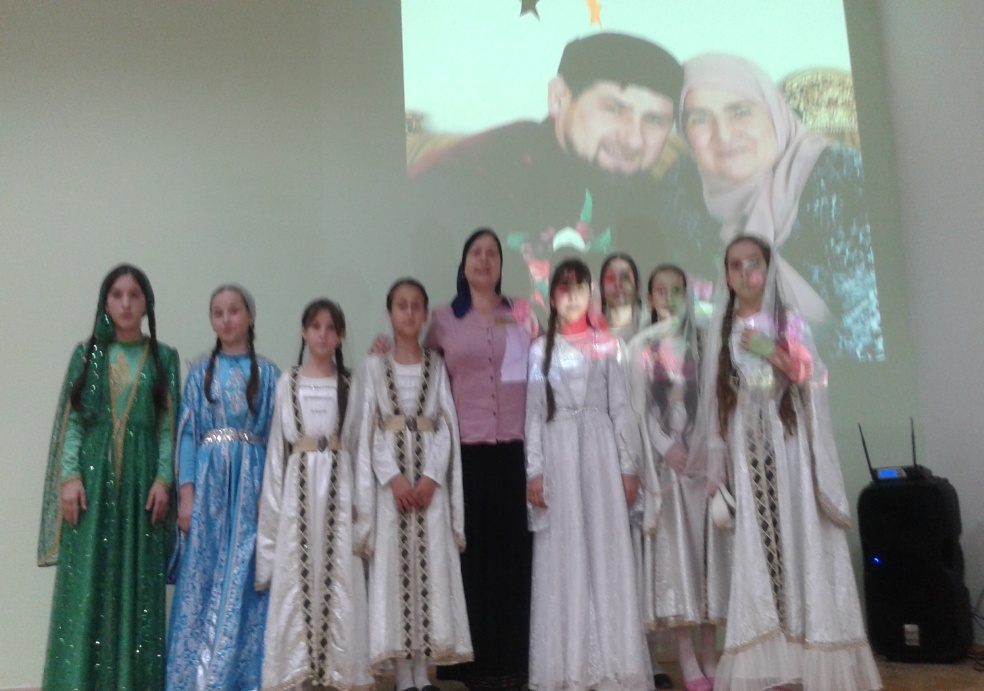 Сценарий классного часа на тему: День чеченской женщины.