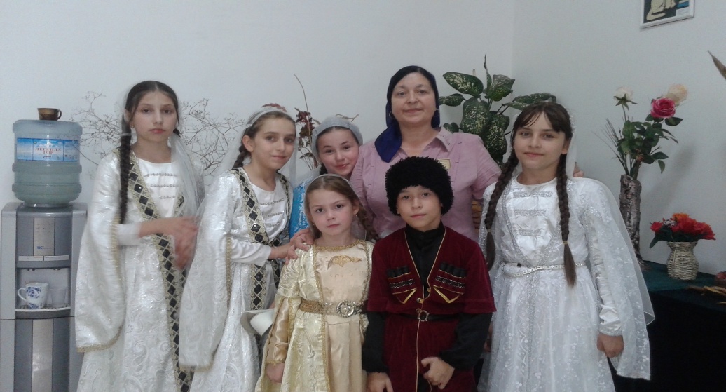 Сценарий классного часа на тему: День чеченской женщины.
